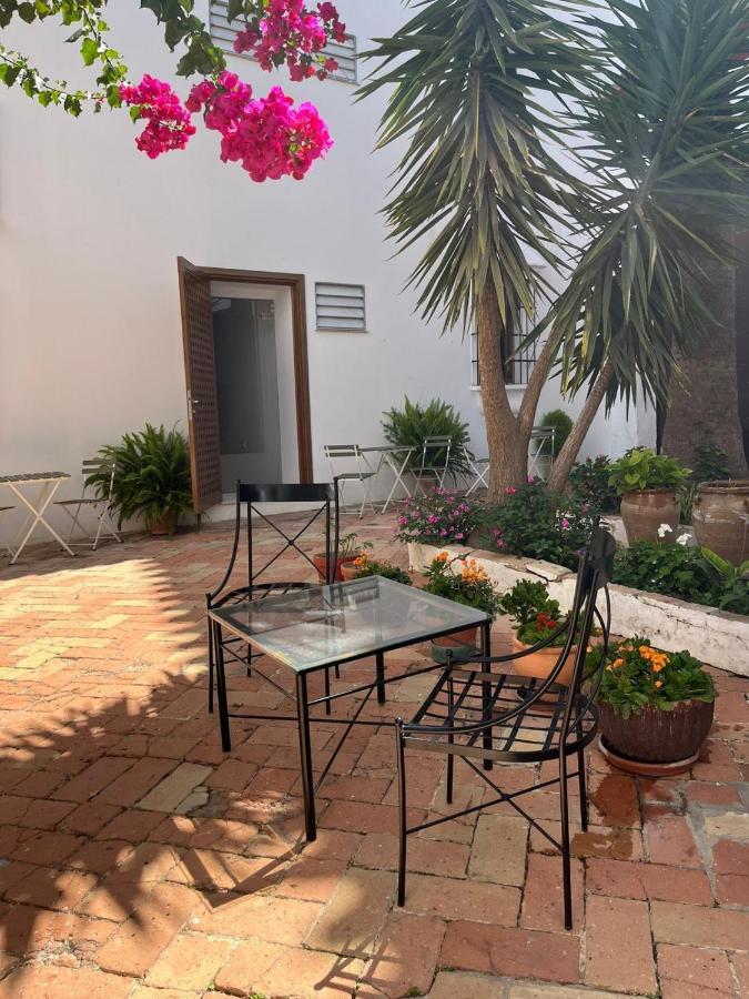 Clarisas Suites Carmona  Exteriör bild