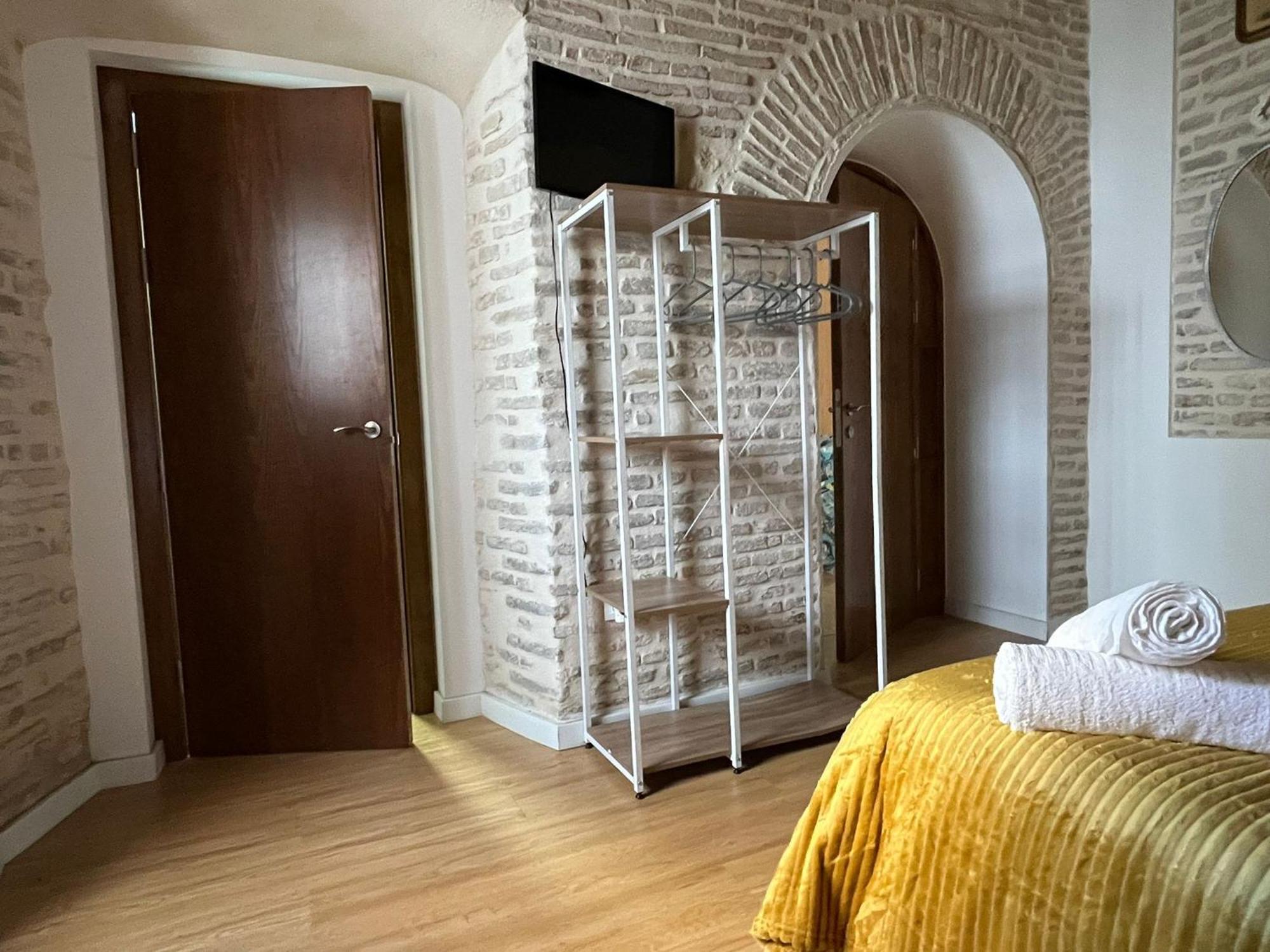 Clarisas Suites Carmona  Exteriör bild