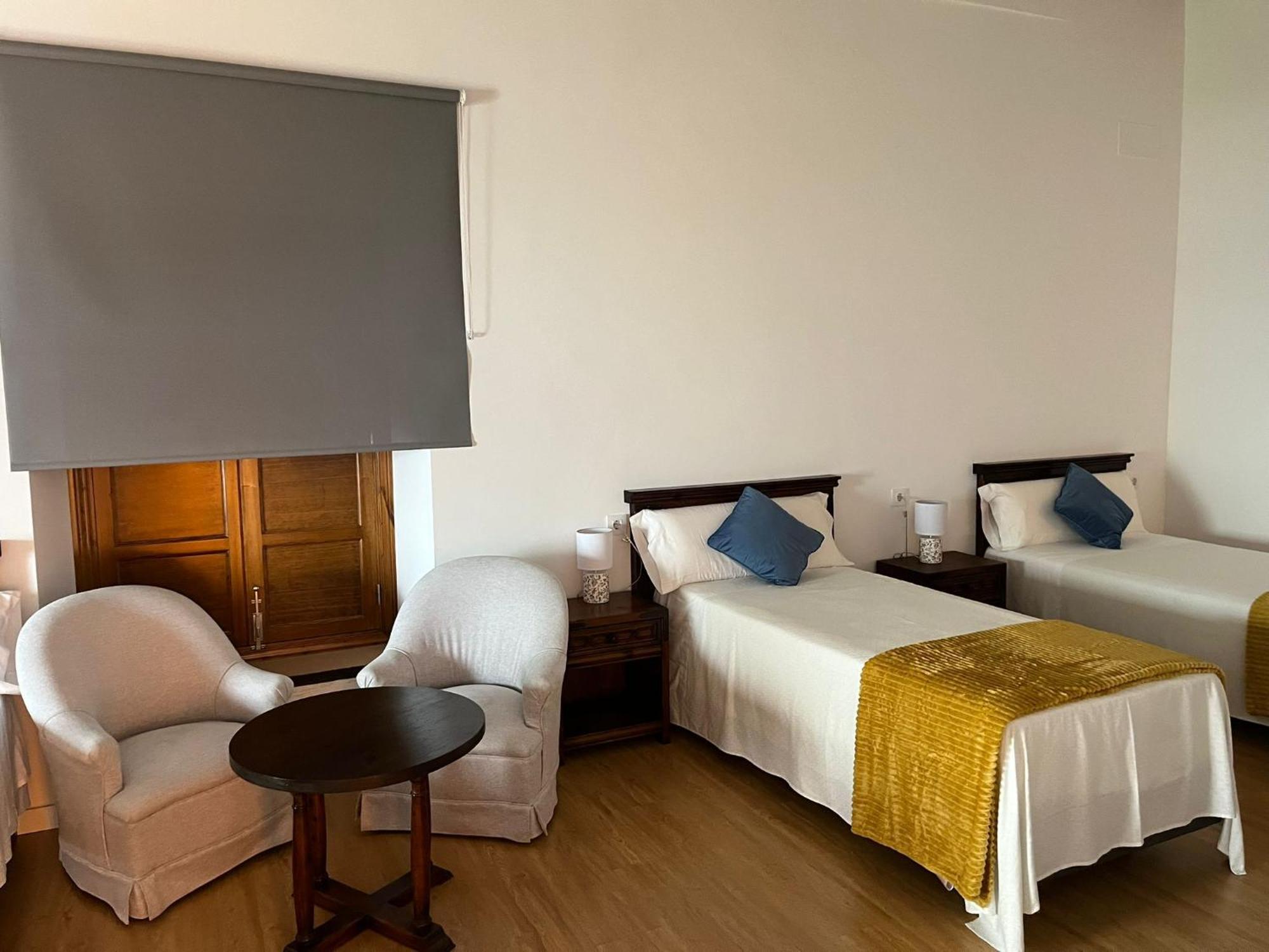 Clarisas Suites Carmona  Exteriör bild