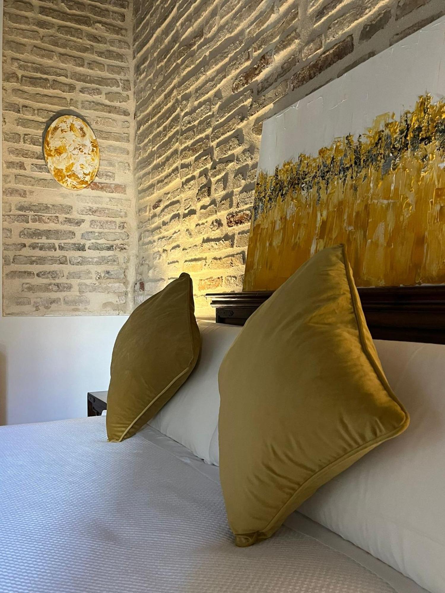 Clarisas Suites Carmona  Exteriör bild