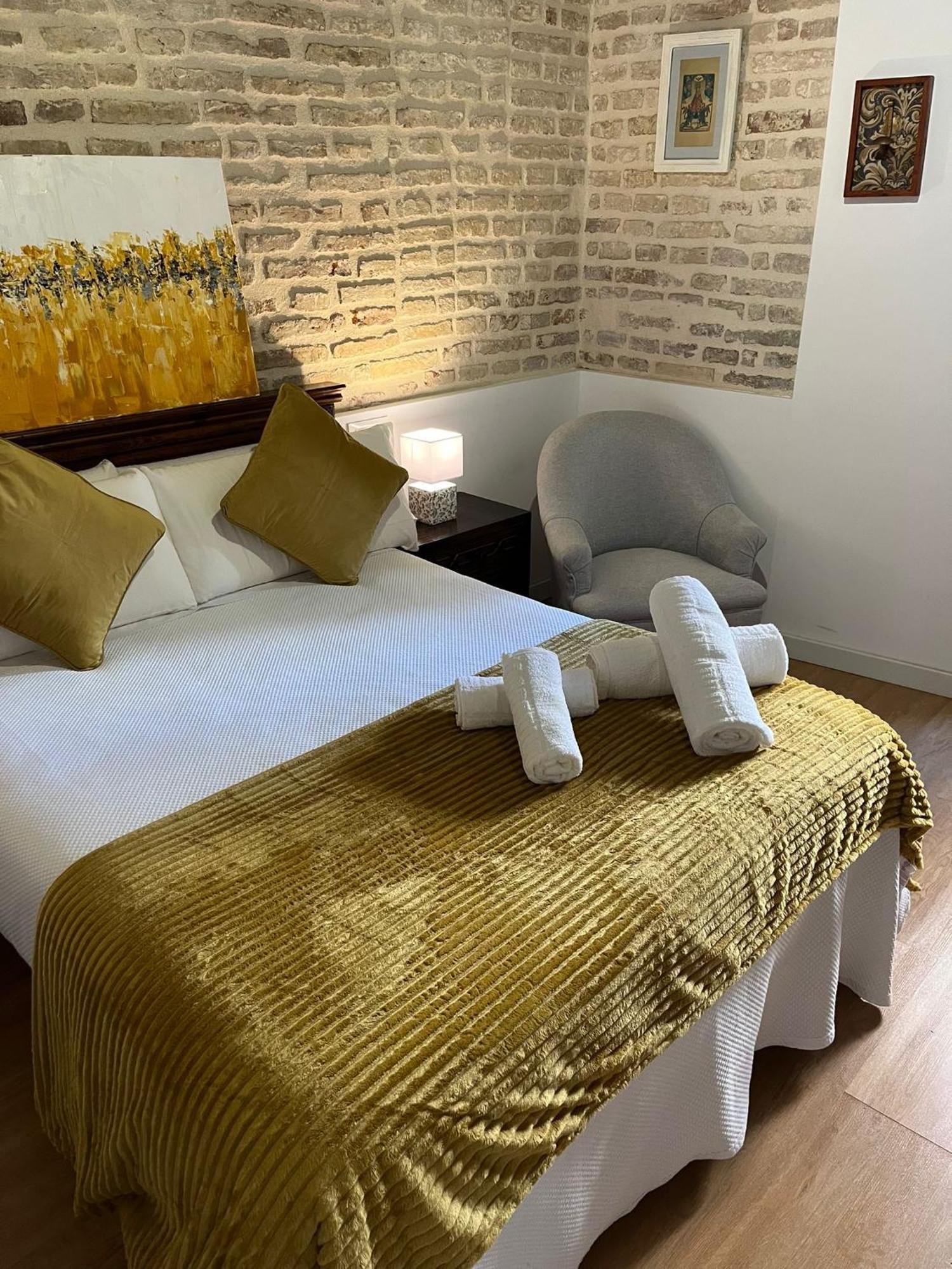 Clarisas Suites Carmona  Exteriör bild